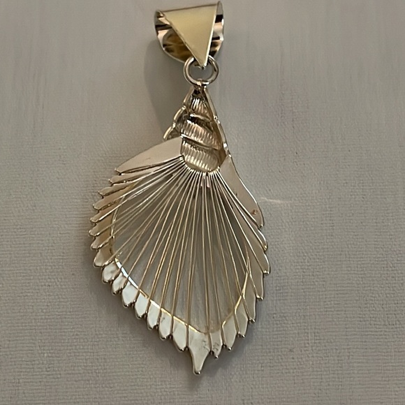 Estate jewelry seashell pendant - Picture 7 of 8